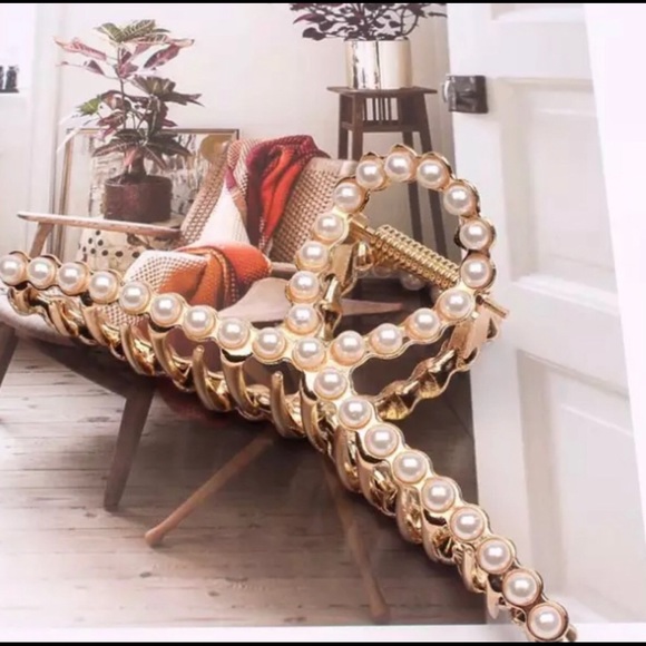 Chic Faux Pearl Metal Hair Shark Claw Clip - Picture 3 of 3